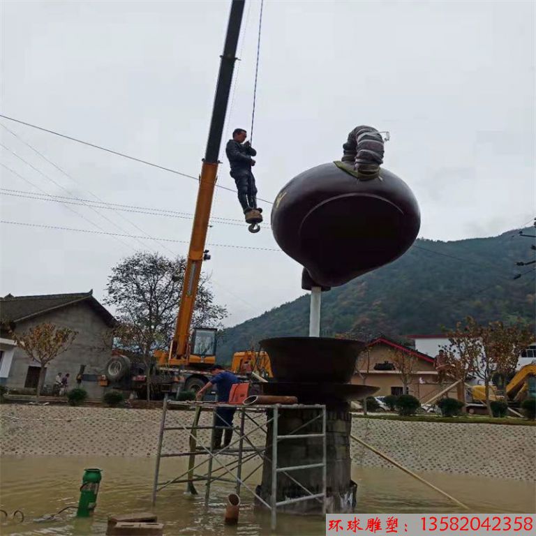 安徽玻璃鋼天壺雕塑案例，池塘水景流水壺9