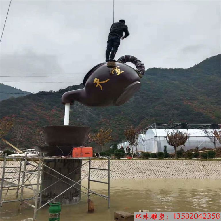 安徽玻璃鋼天壺雕塑案例，池塘水景流水壺11